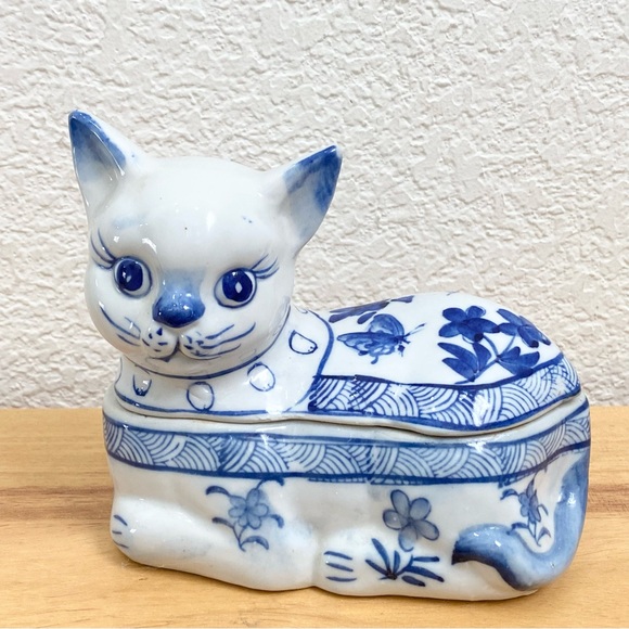Vintage Blue & White Chinoiserie Porcelain Cat Trinket Box - Picture 2 of 12